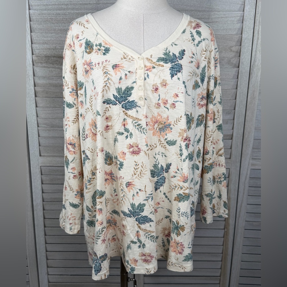CHAPS Women's 100% Cotton 3/4 Sleeve Henley T-shirt Cream/ Distressed Floral-2X